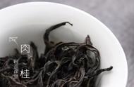 武夷岩茶的茶梗是否代表品质低劣？香气和滋味才是关键！